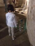 Momenti dellopening nella Cripta della Cattedrale di Atri foto Claudia Santrolli Stills of Peace. Ad Atri un nuovo step del progetto espositivo Arte al Centro: in mostra artisti italiani e pakistani, ecco chiccera all’opening