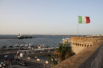 Panorama di Gallipoli Riapre dopo un secolo e mezzo il Castello di Gallipoli. Immagini dalla cerimonia che ha restituito alla perla del Salento l’importante contenitore culturale