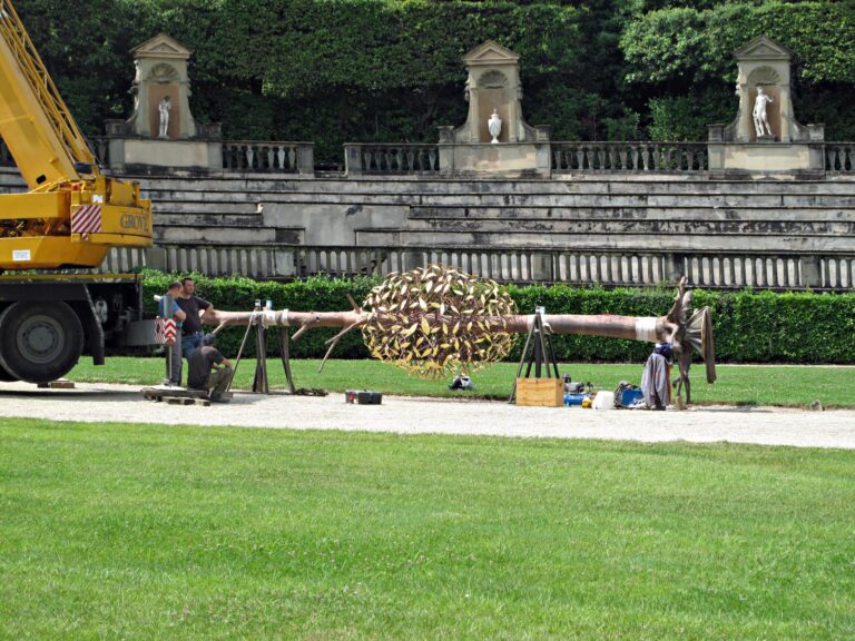 Penone Prospettiva Vegetale Firenze 2014 work in progress Idea Finesettimana. Luglio comincia in Toscana: le grandi  sculture en plein air di Giuseppe Penone, a Firenze. E poi un salto a Pietrasanta  