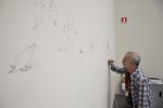 Ricardo Lanzarini Wall drawing Italiani in trasferta. Il “Cadavre exquis” nel terzo millennio. Al Museo MSK di Gent, in Belgio, Andrea Bianconi in febbrile interscambio con altri due pittori: ecco le immagini