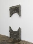 Robert Overby – Concrete screen door with hole 1971 Dentro la superficie, Robert Overby