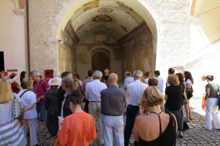 Sconfinamenti 2 Immagini dalle mostre del Festival dei 2Mondi di Spoleto. La sezione arti visive si affida agli sconfinamenti targati Bonito Oliva: da H.H. Lim a Roberto Paci Dalò, a Rachel Libeskind