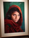 Steve McCurry A occhi aperti. Quando la Storia si è fermata in una foto Reggia di Venaria Dieci star della Magnum, da un libro di Mario Calabresi alla Reggia di Venaria. Immagini dalla mostra che avvicina McCurry, Koudelka, Salgado...