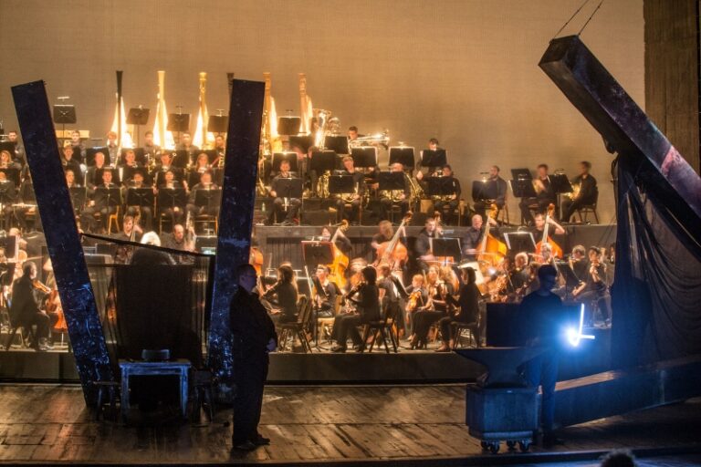 Tiroler Festspiele Erl Oper Richard Wagner Das Rheingold photo APA Fotoservice Festspiele Erl Franz Neumayr 2 800x533 I festival estivi piangono, ma non quello del Tirolo. Ecco perché