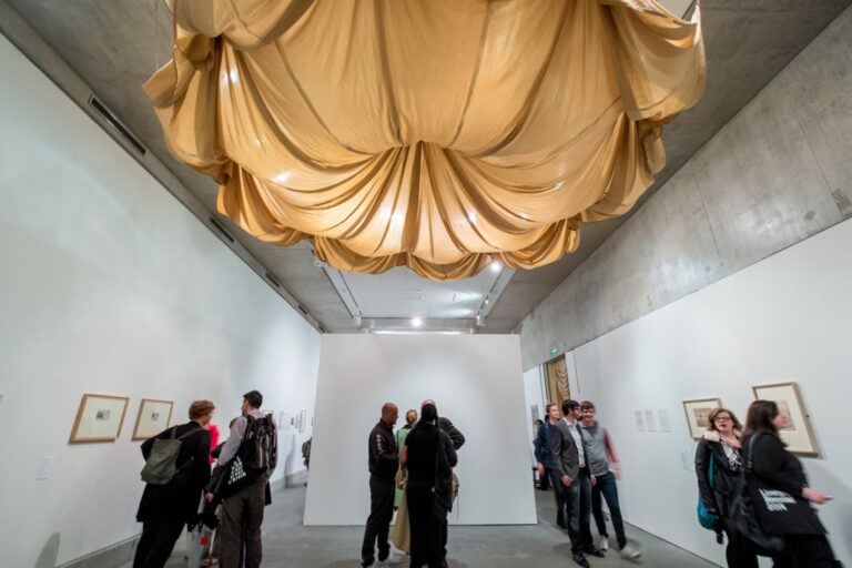 Veduta dell’installazione della mostra di opere di James McNeill Whistler, presso Bluecoat, 2014. Foto Mark McNulty, courtesy Liverpool Biennial