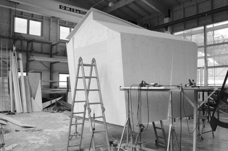 Verginer Ortisei 3 Quando la scultura contemporanea riscopre il legno. Quarta edizione per la Biennale Gherdëina di Ortisei: cinque artisti internazionali, in dialogo con il territorio