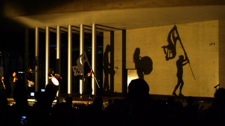 William Kentridge presentazione Thriumphs and Laments Maxxi 1 Festa Kentridge al Maxxi, ecco le immagini. L’artista sudafricano presenta “Thriumphs and Laments”, l’opera che realizzerà nel 2015 sui muraglioni del Tevere