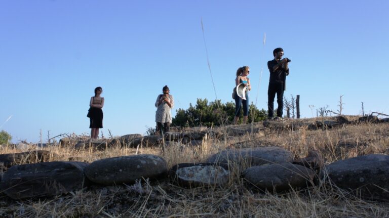 fonte poe Michela Pozzi Viaggio nei luoghi sacri della Sibaritide. Michela Pozzi e Fonte & Poe per Témenos: le foto della residenza, tra archeologia e arte contemporanea