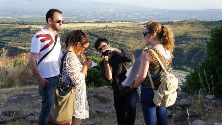 giovanni viceconte michel pozzi alessandro fonte e rossana lucente Viaggio nei luoghi sacri della Sibaritide. Michela Pozzi e Fonte & Poe per Témenos: le foto della residenza, tra archeologia e arte contemporanea