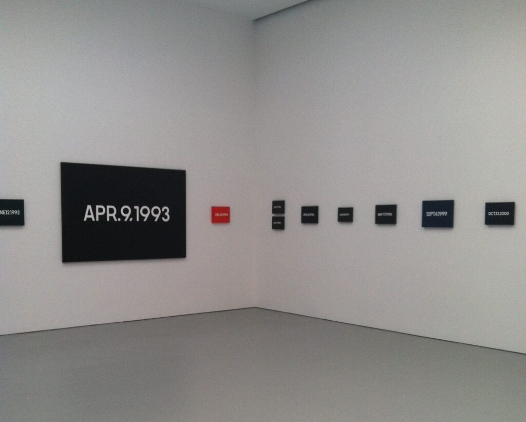 July 10.2014: arriva il momento dell’ultima data per On Kawara. Muore a 81 anni l’artista concettuale giapponese, ossessionato dallo scorrere del tempo