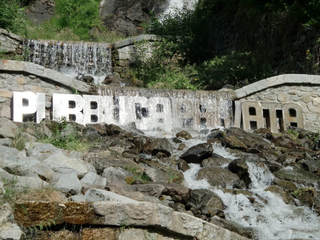 Su e giù per la Valcamonica. Due residenze montane per artisti