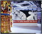 Barbara Kruger On na plus besoin de hÇros ∏ Centre Pompidou Bibliothäque KandinskyPhotothäque du Mnam Cci Photo Jacques Faujour Les Magiciens de la Terre 25 anni dopo