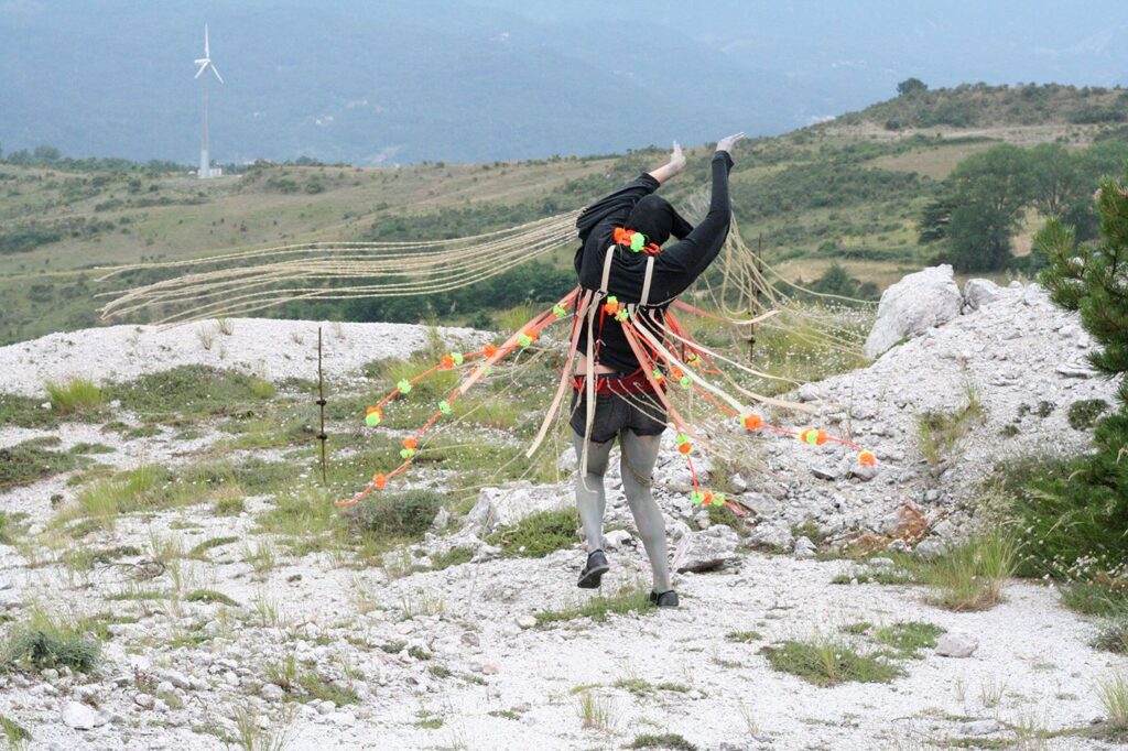 Un’estate a Cielo Aperto. Tante immagini della nuova full immersion creativa di Latronico, in Basilicata: dallo workshop identitario di Antonio Ottomanelli all’etnoantropologia di Francesco Bertelé