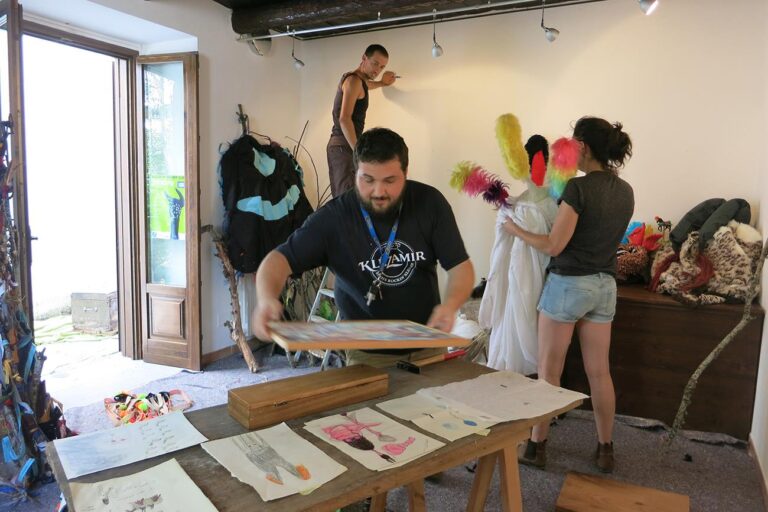 Centocapre 12 Un’estate a Cielo Aperto. Tante immagini della nuova full immersion creativa di Latronico, in Basilicata: dallo workshop identitario di Antonio Ottomanelli all’etnoantropologia di Francesco Bertelé