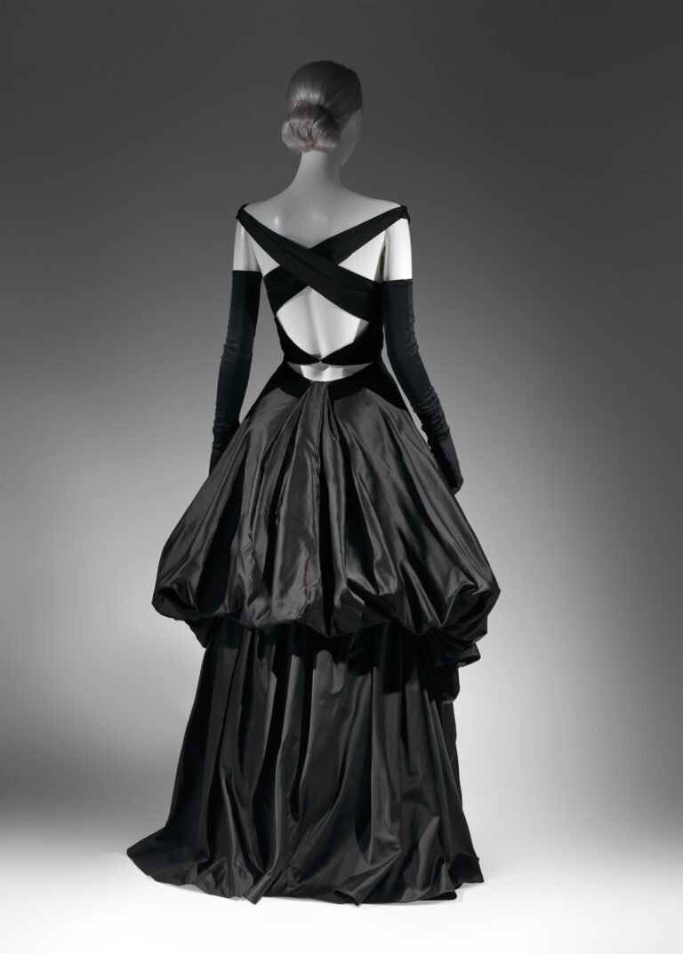 Charles James evening dress 1948 Brooklyn Museum Costume Collection Gift of the Brooklyn Museum Photo courtesy the MET Al ballo con Charles James, l’architetto-couturier. New York celebra il re degli abiti da sera