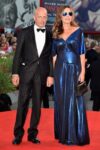 Daniela Santanchè e Alessandro Sallusti Venezia Updates: bellezze ai red carpet. Tra la divina Emma Stone e la geniale Sandy Powell, spuntano pure la D'Urso e la Santanché...