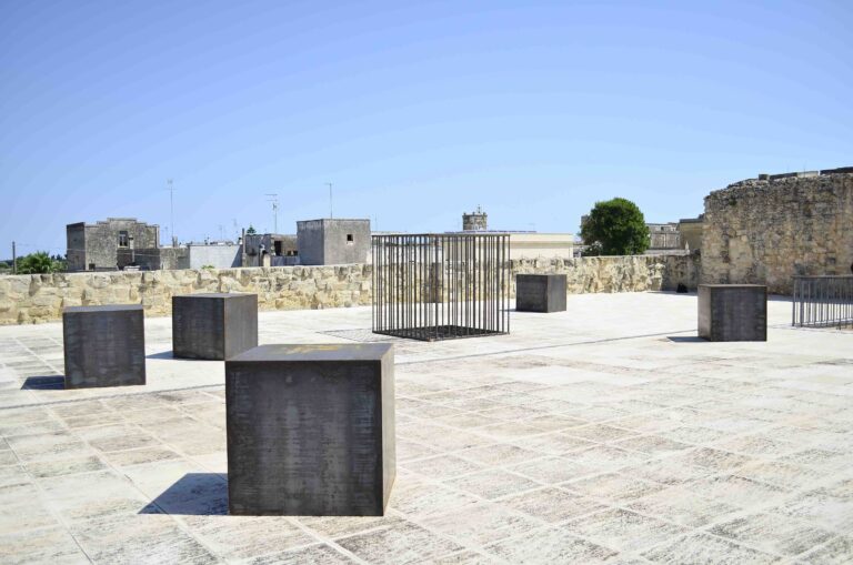 Eva Caridi Installazione site specific castello di Acaya. Ph. Samuele Mele Approdi e ascolti il mare. In Salento