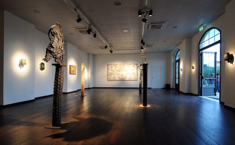 Filippo Sciascia Matahari installation view Ex Marmi Pietrasanta courtesy Galleria Poggiali e Forconi 4.j Filippo Sciascia in versione estiva. All’Ex Marmi di Pietrasanta