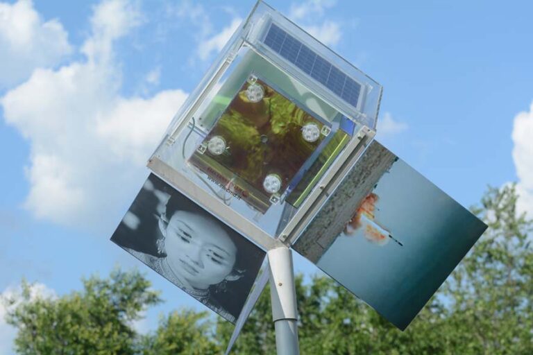 Firefly Lightinins Moods Design, arte, ecologia, in una Firefly. A Bergamo le lampade ecologiche di-ventano installazioni grazie a Lighting Moods. E arriva pure il flash mob