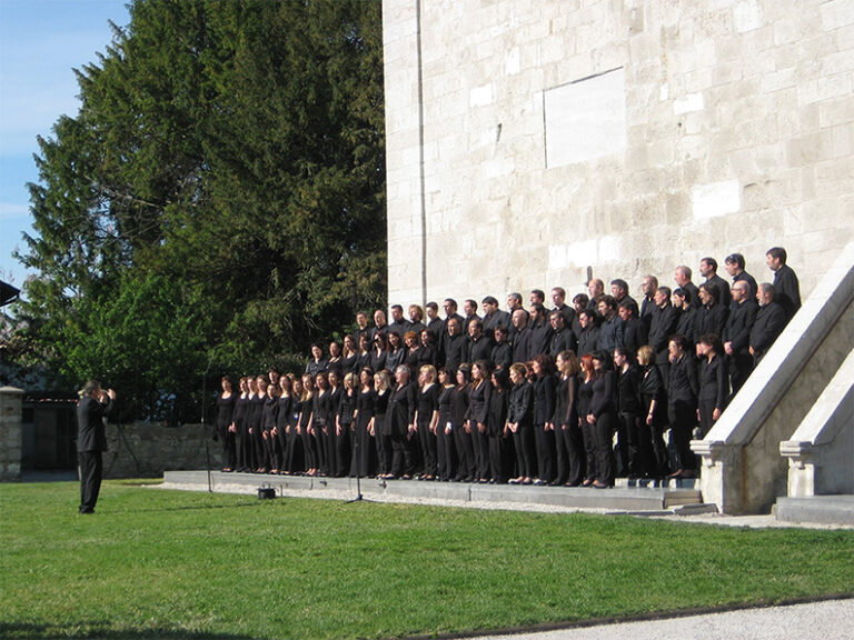 Il Coro del Friuli Venezia Giulia Dalla musica alla letteratura, alla fotografia. Johannes Brahms protagonista a tutto tondo del Festival Internazionale di Portogruaro
