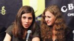 Nadejda Tolokonnikova e Maria Alekhina Ma non erano contro il sistema? Le Pussy Riot Nadejda Tolokonnikova e Maria Alekhina sbarcano a Hollywood: e le compagne le cacciano dal gruppo punk