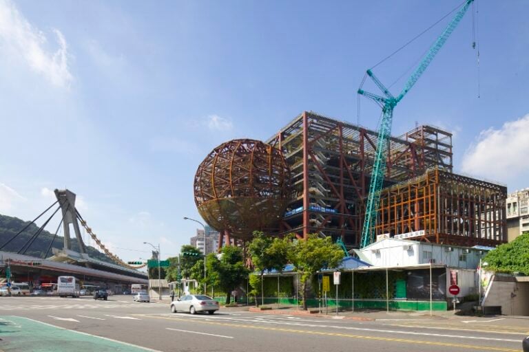 OMA TPAC topping out press 01 800x533 Rem Koolhaas a Taipei. Ecco il Performing Art Center che l’archistar ha disegnato per la tigre asiatica, Capitale Mondiale del Design 2016