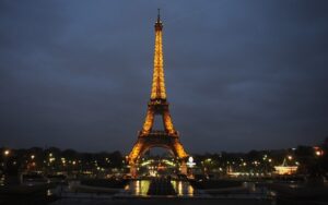 Sky Arte updates: alla scoperta di Parigi, tra viaggiatori d’eccezione e maestri della pittura. Senza farsi mancare una scappata al Moulin Rouge…