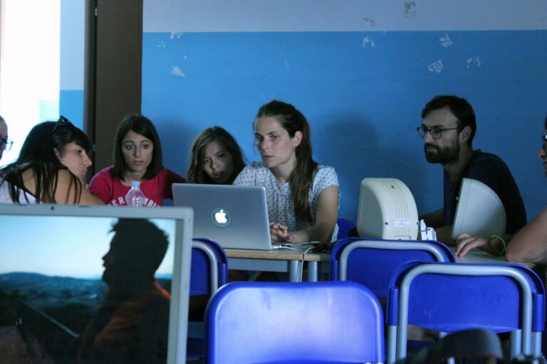 Radio Papesse e Tiziano Bonini Lamore ai tempi di Guilmi GAP 2014 2 Juan Pablo Macías per Guilmi Art Project. Riflessioni tra arte contemporanea e antiche pratiche agricole, in una comunità montana del’Abruzzo. Il reportage fotografico