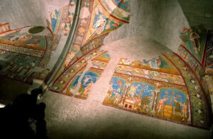 Roma ritrova un tesoro medievale: restituiti al mondo gli affreschi del convento dei Santi Quattro Coronati. Sotto gli sguardi delle monache di clausura   
