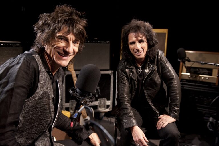 Ronnie Wood and Alice Cooper COVER 800x532 Sky Arte updates: dal British Museum a Banksy, per un inedito viaggio a Londra. E poi tutti in radio con Ronnie Wood...