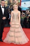 Sarah Gadon Venezia Updates: bellezze ai red carpet. Tra la divina Emma Stone e la geniale Sandy Powell, spuntano pure la D'Urso e la Santanché...