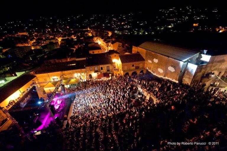 ypsi2011 Sicilia, weekend Ypsigrock. A Castelbuono band internazionali come Moderat e Belle and Sebastian. E al Castello le installazioni di Nico Vascellari e Riccardo Benassi