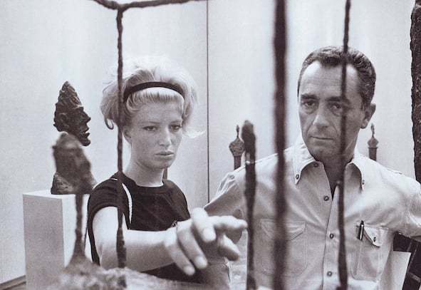 1 Monica Vitti e Michelangelo Antonioni davanti a unopera di Alberto Giacometti Morta l'attrice Monica Vitti. La ragazza con la pistola