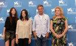 3 coeur photocall Venezia Updates: secondo giro tra i red carpet. Da Charlotte Gainsbourg a Uma Thurman, lezioni di stile, carattere, personalità. Tra set e vita vera