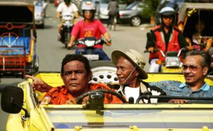 Sky Arte updates: prima visione italiana per “The Act Of Killing”, il documentario shock candidato all’Oscar che racconta gli eccidi in Indonesia