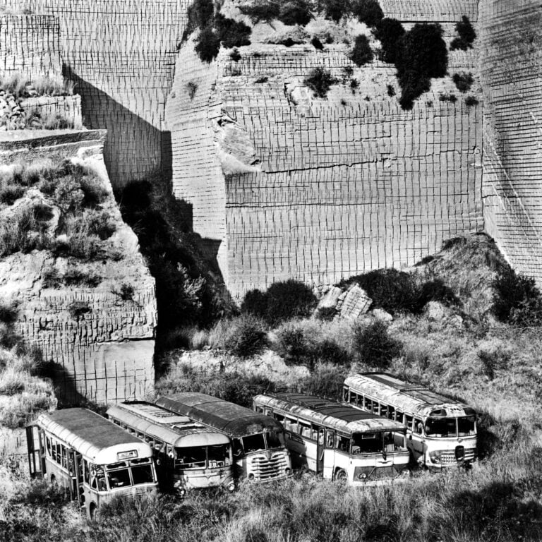 Angelo Pitrone Agrigento deposito degli autobus 1990 La Sicilia secondo Vittorio Sgarbi