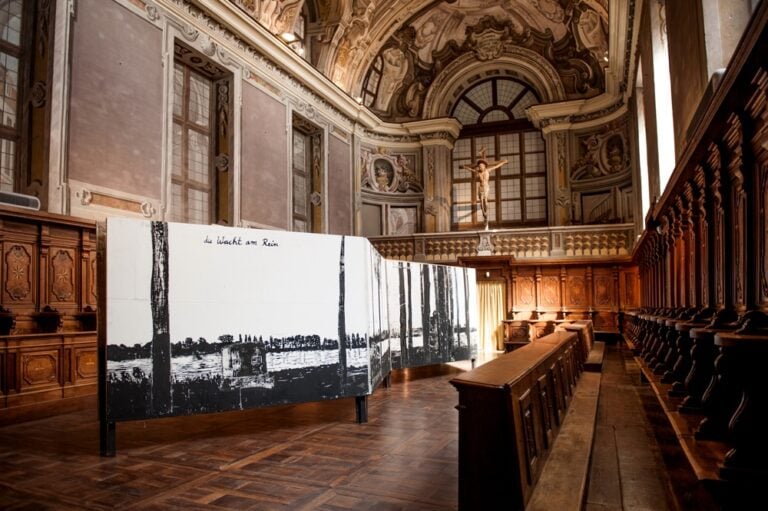 Anselm Kiefer Der Rhein Coro della Maddalena Alba foto Stefania Spadoni 1 Anselm Kiefer nelle Langhe, ecco le immagini dell’installazione ad Alba. Complice la famiglia Ceretto, che porterà anche Gary Hume e Miquel Barceló