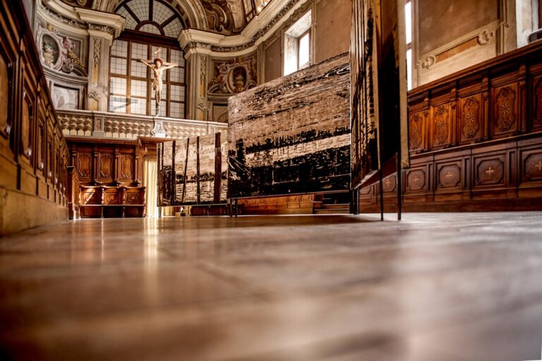 Anselm Kiefer Der Rhein Coro della Maddalena Alba foto Stefania Spadoni 14 Anselm Kiefer nelle Langhe, ecco le immagini dell’installazione ad Alba. Complice la famiglia Ceretto, che porterà anche Gary Hume e Miquel Barceló