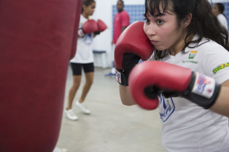 BRAZIL. Mare Rio de Janeiro. July 2 2014. Samara 18 at girls boxing training at Luta Pela Paz a martial arts academy designed to prevent youth participation in crime and violence. © Susan MeiselasMagnum Photos Il bello e il brutto dei Mondiali di Calcio in Brasile. A Torino due mostre della Magnum da Adplog, lo spazio di Alessandro Del Piero. Prove generali per il futuro Centro Italiano per la Fotografia Camera