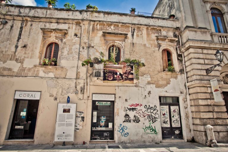 Bitume Photofest 2014 Lecce 6 Fotografia che esplora la dimensione urbana. Tante immagini dal Bitume Photofest di Lecce, con tredici artisti internazionali alle prese con le street memories pugliesi