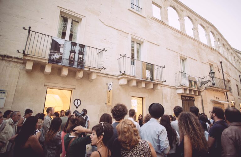 Bitume Photofest 2014 Lecce 8 Fotografia che esplora la dimensione urbana. Tante immagini dal Bitume Photofest di Lecce, con tredici artisti internazionali alle prese con le street memories pugliesi