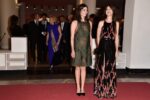 Chiara Mastroianni e Charlotte Gainsbourg Venezia Updates: secondo giro tra i red carpet. Da Charlotte Gainsbourg a Uma Thurman, lezioni di stile, carattere, personalità. Tra set e vita vera