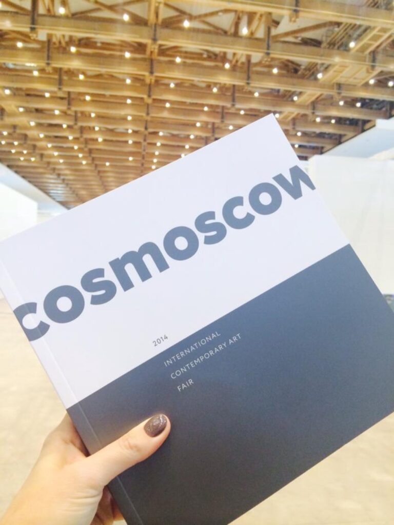 Cosmoscow 2014 5 Che aria tira sul mercato dell’arte russo? Qualche risposta da Cosmoscow, la fiera allestita in pieno centro a Mosca, al Manege. Con due gallerie che giungono dall’Italia