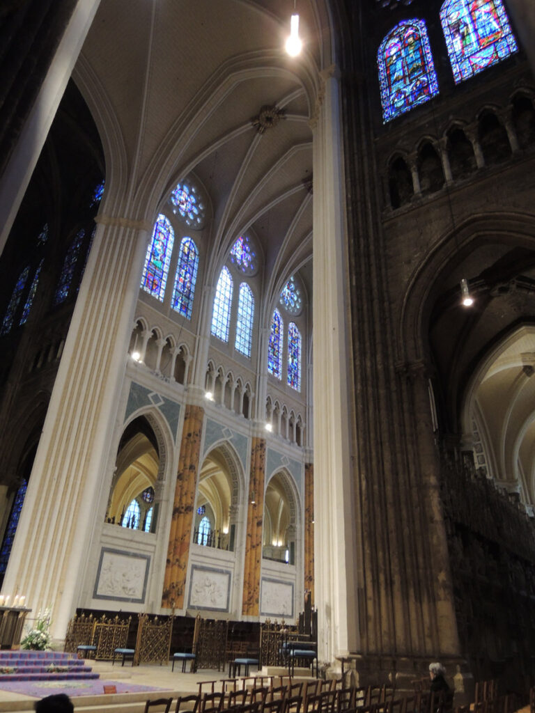 DSCN1988 Restauri da stroncare. Il massacro della cattedrale Chartres