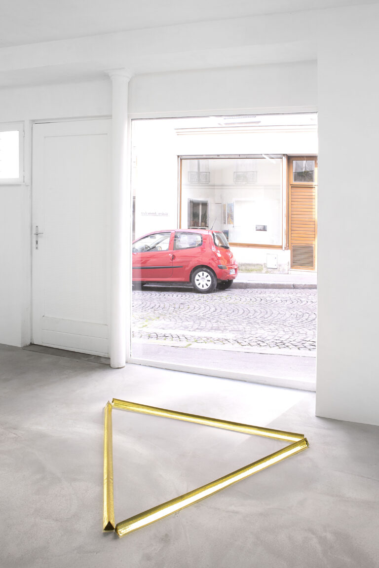 Italiani in trasferta. Immagini della prima personale di Francesco Gennari alla Galleria Antoine Levi, a Parigi. In Francia, a casa di un francese mezzo italiano