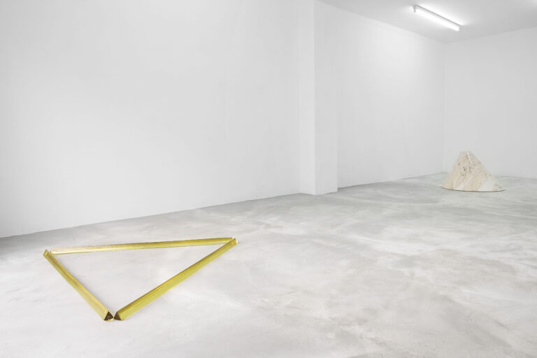 Italiani in trasferta. Immagini della prima personale di Francesco Gennari alla Galleria Antoine Levi, a Parigi. In Francia, a casa di un francese mezzo italiano