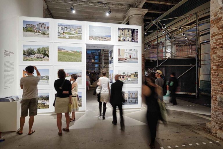 LAquilas Post Quake Landscapes 2009 2014 Sezione Monditalia Corderie dellArsenale Biennale di Architettura, Venezia osserva L’Aquila. Lucid Schizophrenia: riflessioni sul patrimonio pubblico italiano, tra catastrofi e abbandoni. Installazione con workshop in Arsenale