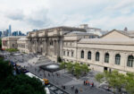 La nuova H. Koch Plaza foto Metropolitan Museum 4 Ecco le immagini del nuovo ingresso del Metropolitan Museum di New York. E per l’inaugurazione della H. Koch Plaza tornano a farsi vedere i manifestanti di Occupy Museums