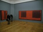 Le tele di Rothko al Gemeentemuseum Mark Rothko incontra Piet Mondrian all’Aia. Fotogallery dalla mostra al Gemeentemuseum: le due vie dell’astrattismo convergono nel tempio di De Stijl