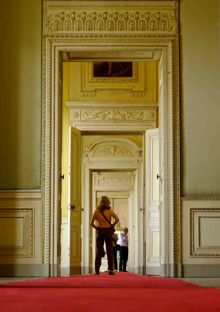 Monza corridoio nella Villa Reale Rinasce la Villa di Reale di Monza: fotogallery dalla Versailles lombarda, restituita al pubblico dopo due anni di restauri costati 20 milioni